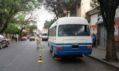 Tras hacer parar el motorizado la menor habría saltado del vehículo antes de que éste se detuviese
