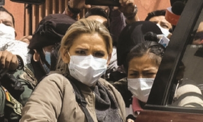 La expresidenta Jeanine Añez, al ser ingresada a la cárcel de Obrajes, en marzo del año pasado.