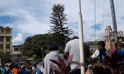 Cabildo en Chulumani . Foto: Radio Yungas y El Chasqui