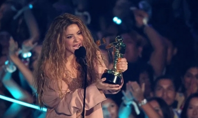 Shakira recibe un premio de reconocimiento a su carrera de los MTV Music Awards 