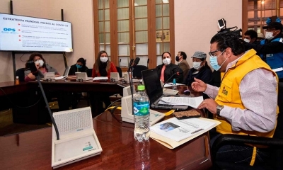 El Alcalde en el informe ante la Comisión en que participa la diputada. Foto: GAMLP.