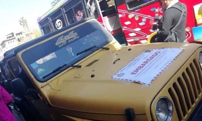 El Jeep embargado ayer por el Departamento Tributario por una deuda de 39 mil bolivianos. Foto: Sabrina Lanza