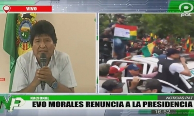 El momento en que Evo Morales renuncia al cargo el 10 de noviembre de 2019. A sus costados Álvaro García Linera y Gabriela Montaño. 