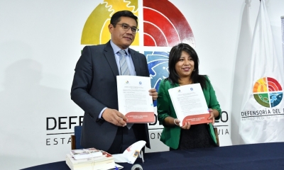 (FAM-Bolivia), Enrique Leaño, junto a la defensora del Pueblo, Nadia Cruz
