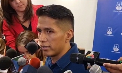 El presidente del Senado, Andrónico Rodríguez, en contacto con los medios.