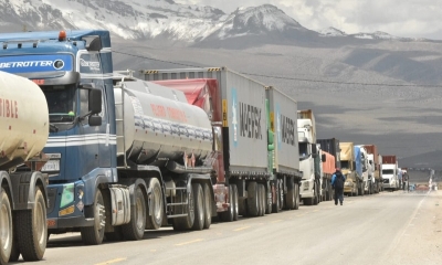 La larga fila de vehículos en Tambo Quemado