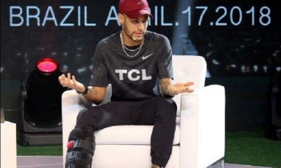 Supuestamente, Neymar ya dejó las muletas. Foto: Reuters