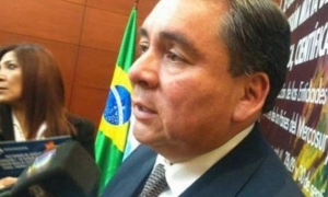 Contralor Henry Ara