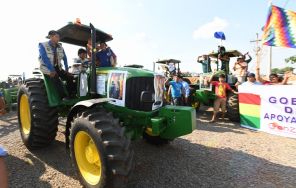 Acto de entrega de maquinaria Agrícola