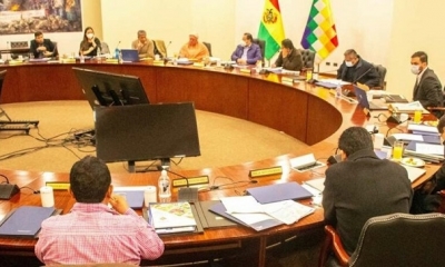 Arce y sus ministros en una reunión gabinete.