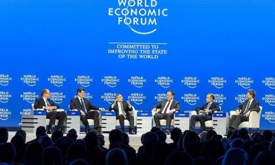 Representantes gubernamentales y ejecutivos de grandes firmas transnacionales, ayer en el Foro de Davos. | AFP