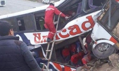 El bus de la flota Unificado se estrelló en inmediaciones de la localidad de Llokalla. Foto: RRSS