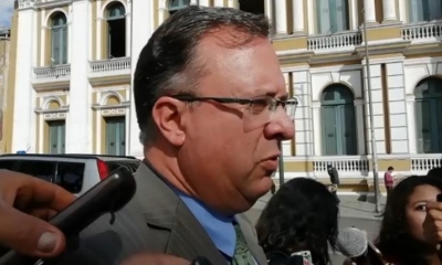 Carlos Alarcón, abogado y asesor de Mesa. 