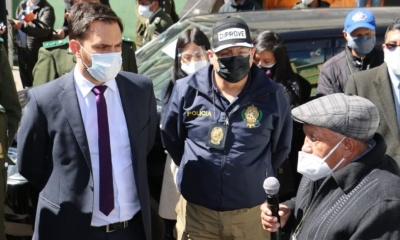 El ministro de Gobierno inició la entrega de los vehículos/Foto. RRSS