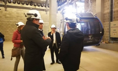 La delegación de directores del BID inicia el recorrido de la Línea Celeste de Mi Teleférico. Foto: RRSS