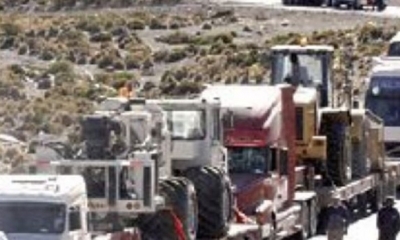 Camiones varados en la frontera a Chile.