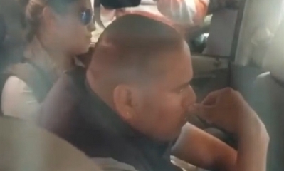 La pareja fue arrestada cuando llegaba a su domicilio/Foto. Captura de pantalla 
