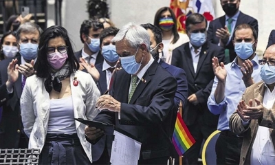El mandatario chileno coloca su firma para poner en vigor la norma