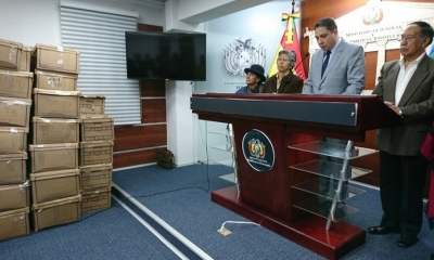 Héctor Arce, entregó el miércoles a la Comisión de la Verdad 6.177 expedientes. Foto: ABI