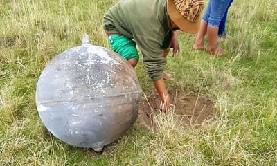Los cuatro objetos cayeron el sábado en una zona de la ciudad de Puno, en la provincia peruana de Azángaro. 1/3 DIAPOSITIVAS