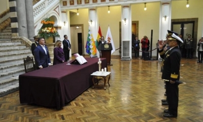 La presidenta Jeanine Áñez posesiona al nuevo comandante del Ejército