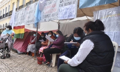 Comerciantes del Correo llevan 55 días en vigilia en la plaza principal.