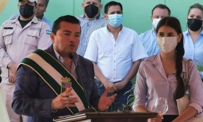 Alcalde se dirige a los pobladores del Plan 3000 en sus 39 años 