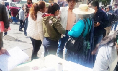 Patzi, dialogando con lo transeúntes/Foto. RRSS