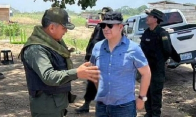 El viceministro de Régimen Interior y Policía, Jhonny Aguilera ( D )