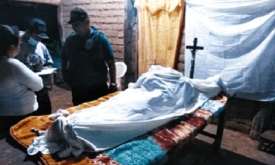 El cuerpo de la mujer fue velado ayer y se espera que sea sepultado hoy en el pueblo de Las Petas. Foto: EL DEBER