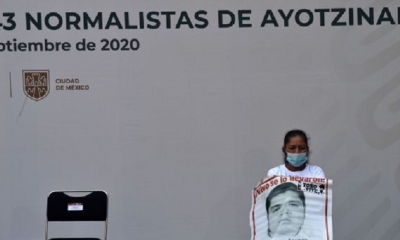Pariente de uno de los 43 fallecidos. | Fuente: AFP or licensors | Fotógrafo: RODRIGO ARANGUA