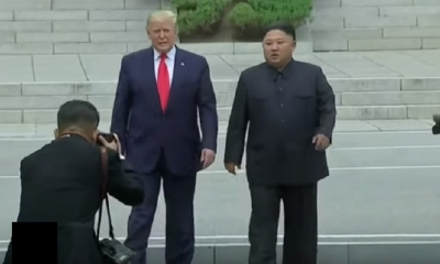 Donald Trump posa con Kim Jong-un durante su encuentro en la zona desmilitarizada entre las dos Corea/Foto. Captura de pantalla