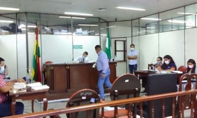 Mientras transcurre la audiencia de Padilla, afuera hay vigilia