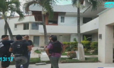 Efectivos allanan una vivienda de Dora V. en Santa Cruz. Foto: ATB
