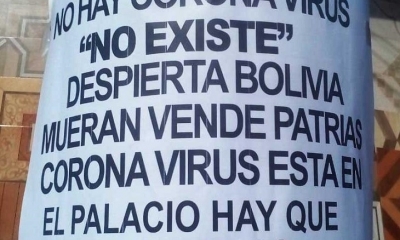 Afiches que fueron pegados en varias calles de El Alto.