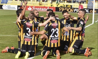 El caso de dos hinchas de The Strongest que fueron obligadas a desnudarse por seguidores de Aurora