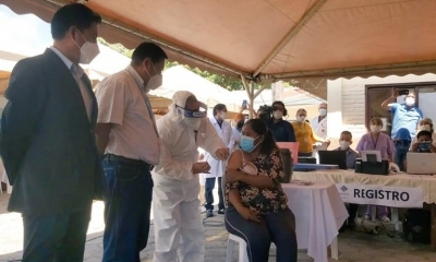 Inicia plan de vacunación contra el coronavirus en Santa Cruz. Foto: Ministerio de Salud