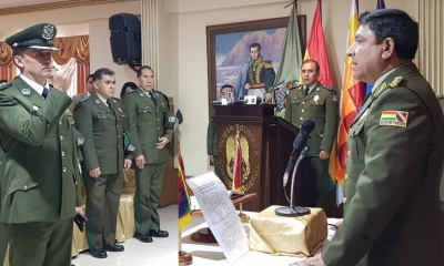 El comandante Calderón posesionó a Mirko Sokol/Foto. RRSS