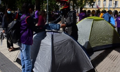El piquete de huelga de hambre, en las puertas de la Gobernación de Chuquisaca.
