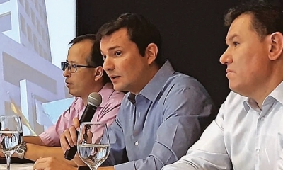El titular de la Cainco, Fernando Hurtado (centro). / Foto: Cainco