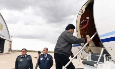 Presidente Morales abordando el avión presidencial. Foto: Internet