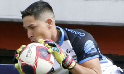 El arquero de Blooming Braulio Uraezaña en una de sus intervenciones ante Wilstermann.