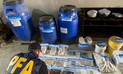 Objetos secuestrados en allanamientos. Foto: Ministerio de Seguridad / Argentina.