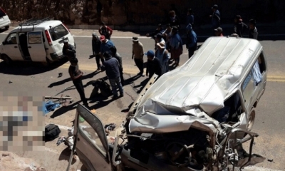 Un minibús de servicio público colisionó este domingo contra un cerro dejando a 12 personas fallecidas y al menos dos heridas. Foto: ANF