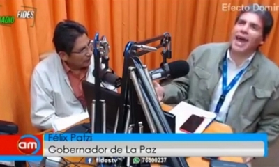 El periodista John Arandia (der.) entrevista al gobernador de La Paz, Félix Partzi. / Foto: Captura