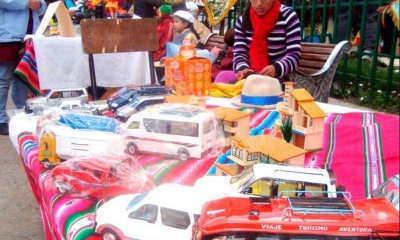 Las tradicionales artesanías estarán presentes, vehículos, casas, muebles y los artículos de yeso con diferentes motivos.