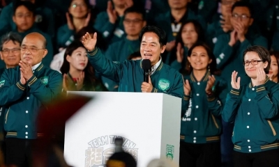 Lai Ching-te (al centro), presidente electo de Taiwán.