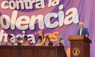 El vicepresidente Álvaro García Linera afirmó que acabar con la violencia hacia la mujer es una tarea del Gobierno nacional.