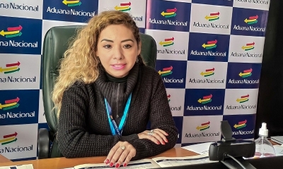 Karina Serrudo, Presidenta de la Aduana en conferencia de prensa.
