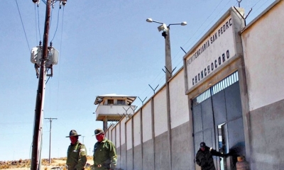 Frontis del penal de San Pedro de Chonchocoro en La Paz. 